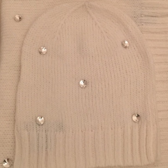 Victoria Secret Hat and Scarf Set NIP - Picture 3 of 4